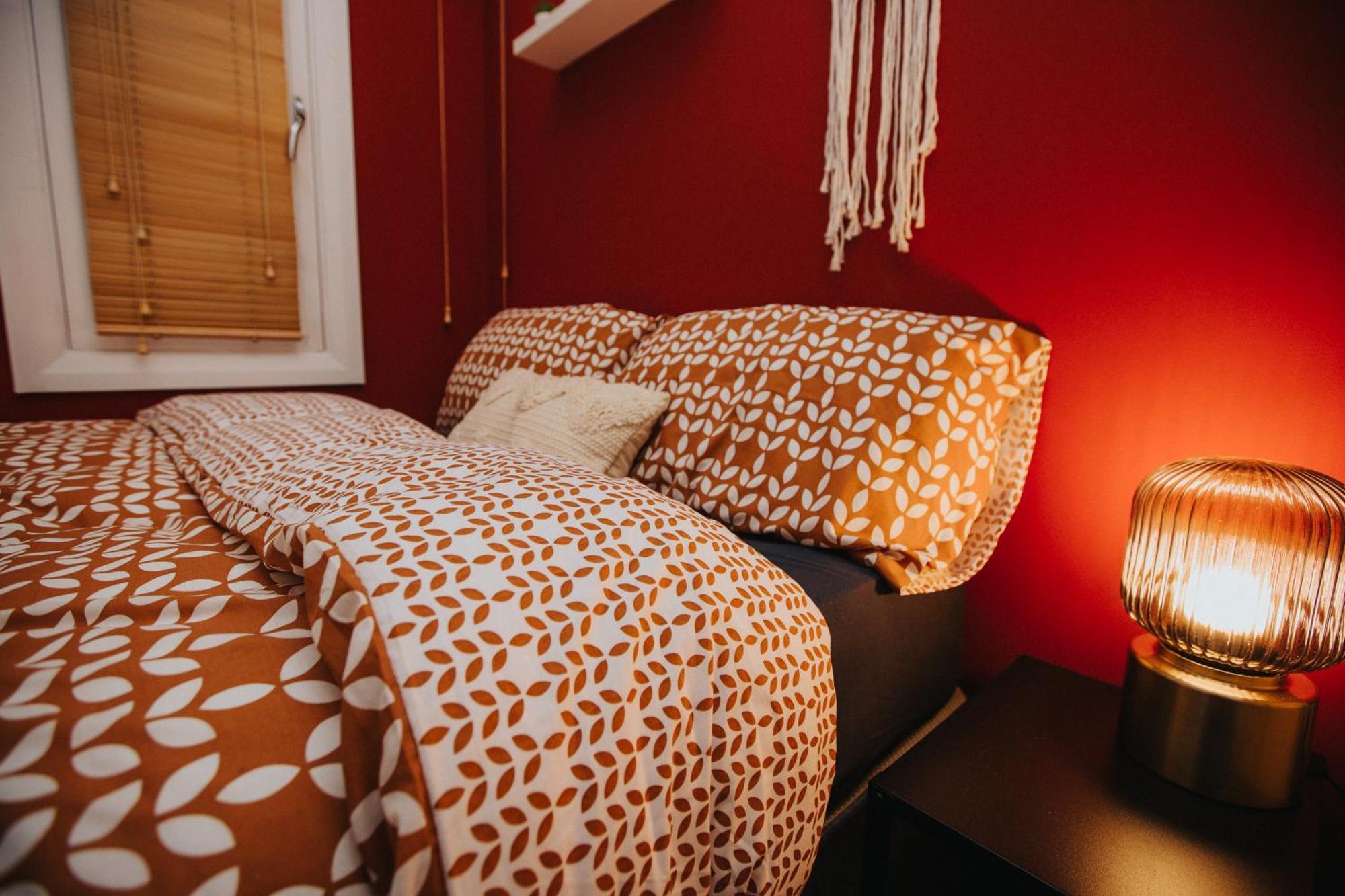 Orange - Chic 2-storey Apartment, Sleeps 6 Apartment Liverpool