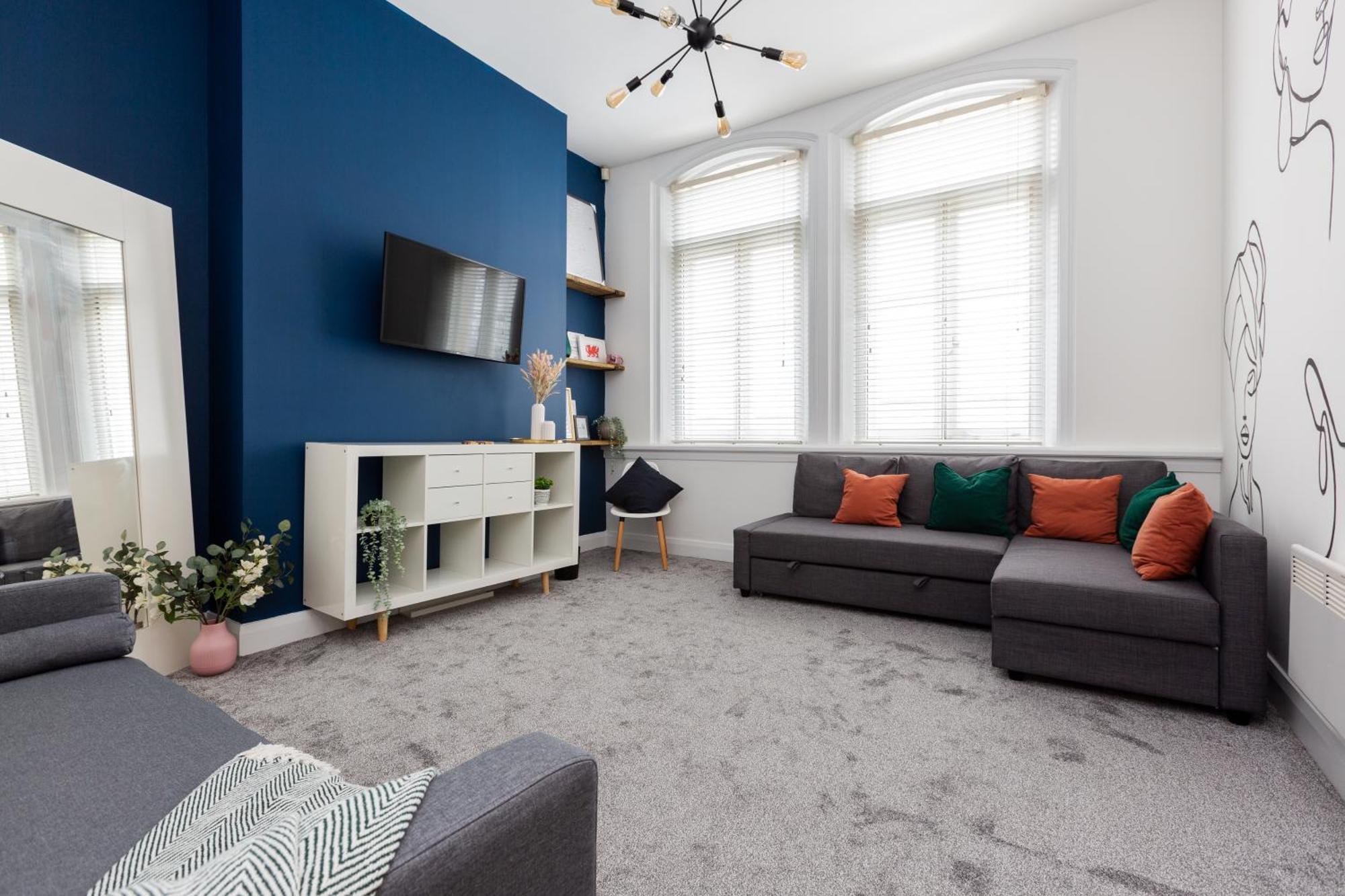Orange - Chic 2-storey Apartment, Sleeps 6 * Liverpool
