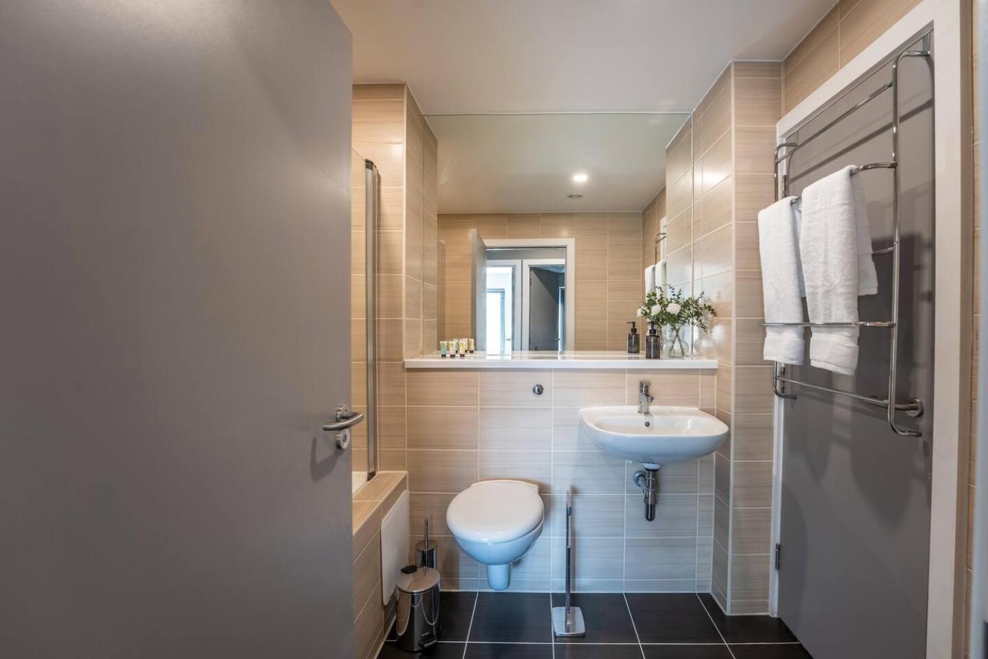 2-bed Flat At Monarchs Quay, Waterfront