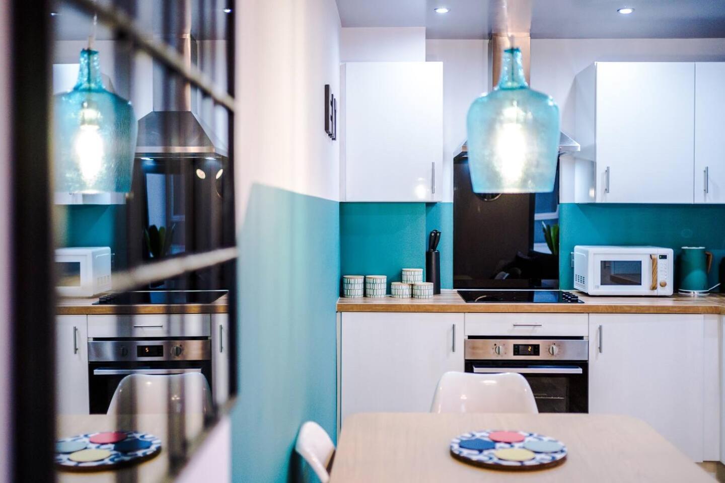 Holiday home High Reviewed 1-bed With Parking Location *
