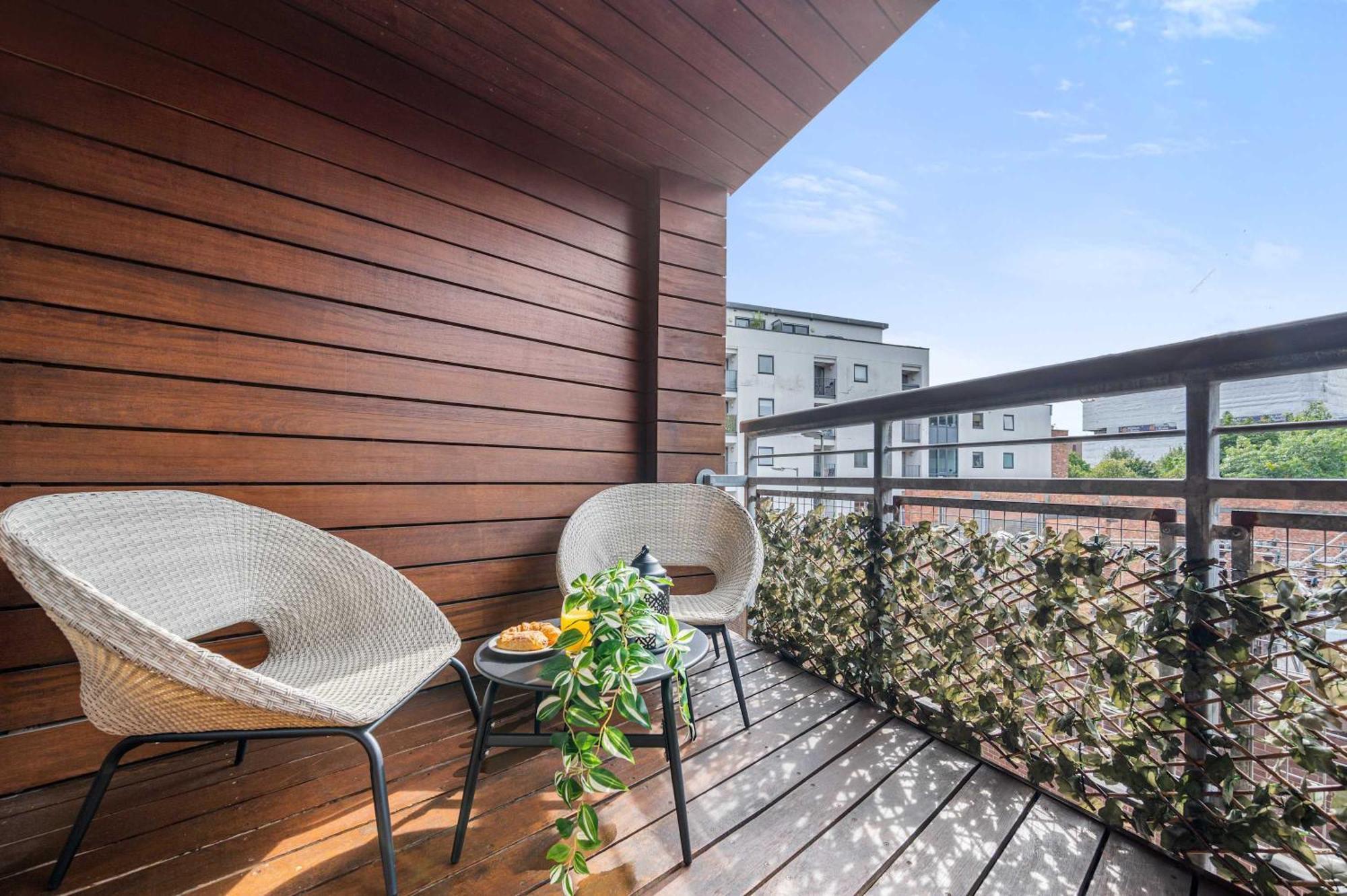 Apartment Ropewalks Retreat Iv Sleeping 6 Guests With Parking And Balcony Liverpool