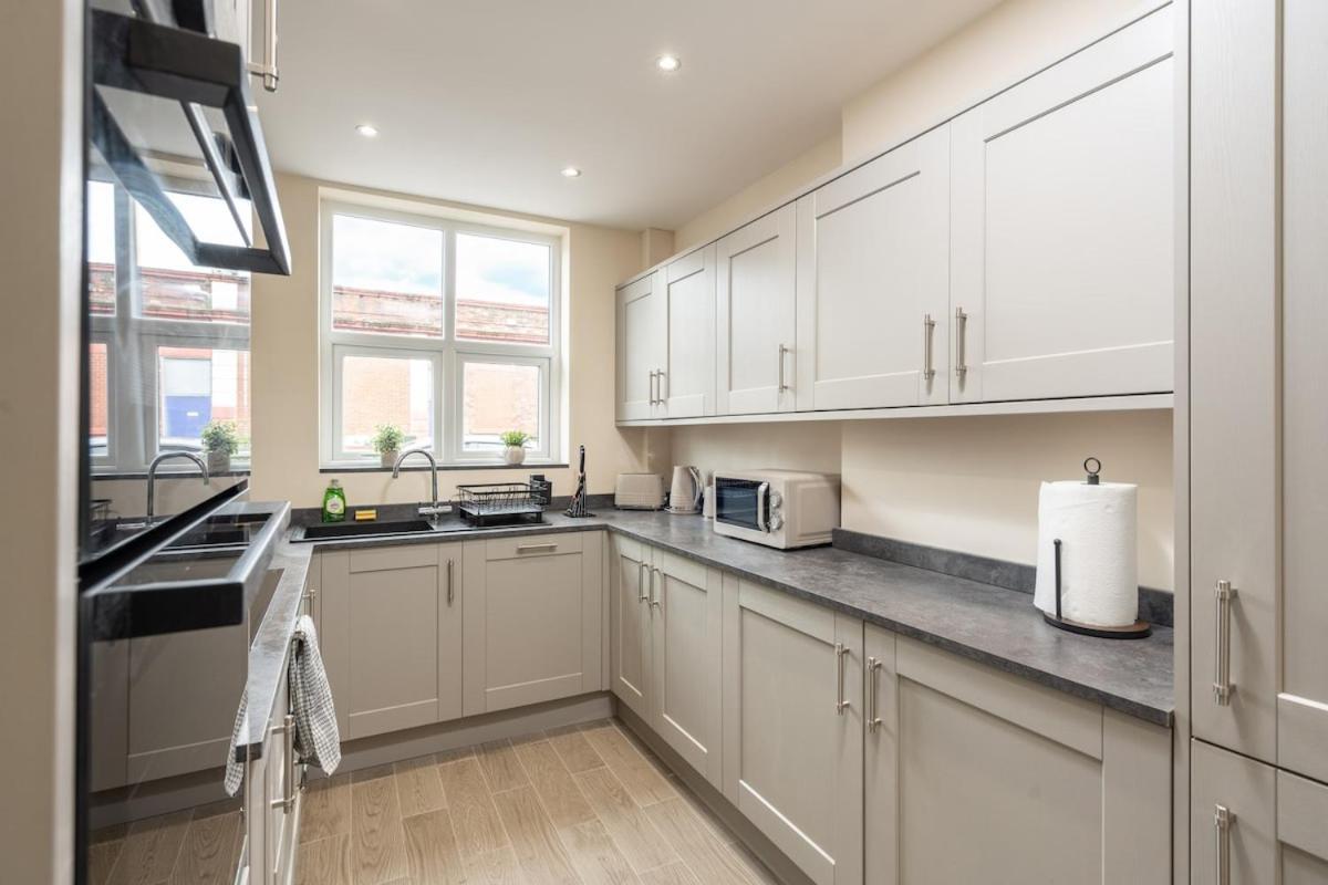 Modern House - Free Parking - 2x Bathrooms Liverpool