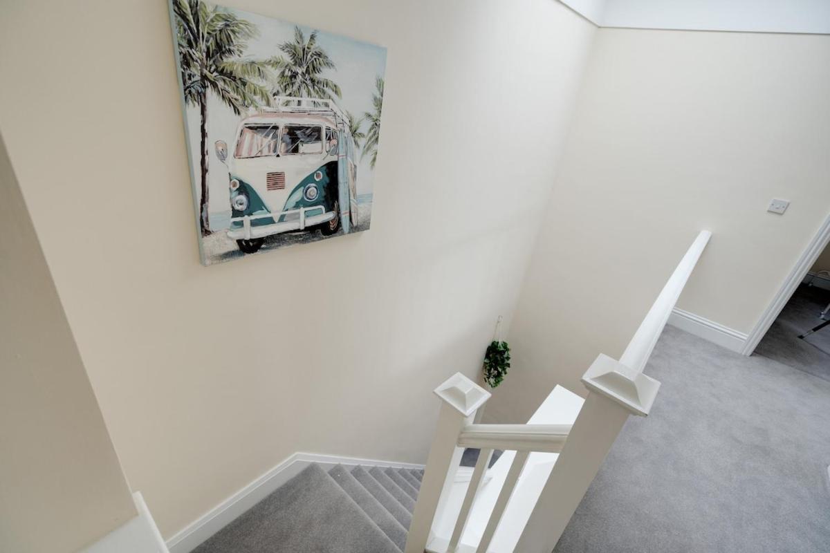 Modern House - Free Parking - 2x Bathrooms Holiday home Liverpool