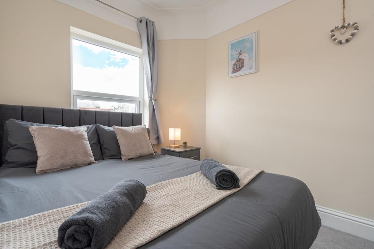 Holiday home Modern House - Free Parking - 2x Bathrooms