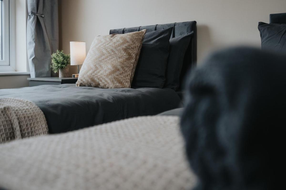 Modern House - Free Parking - 2x Bathrooms Holiday home Liverpool