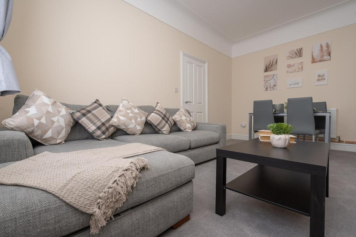 Modern House - Free Parking - 2x Bathrooms Holiday home