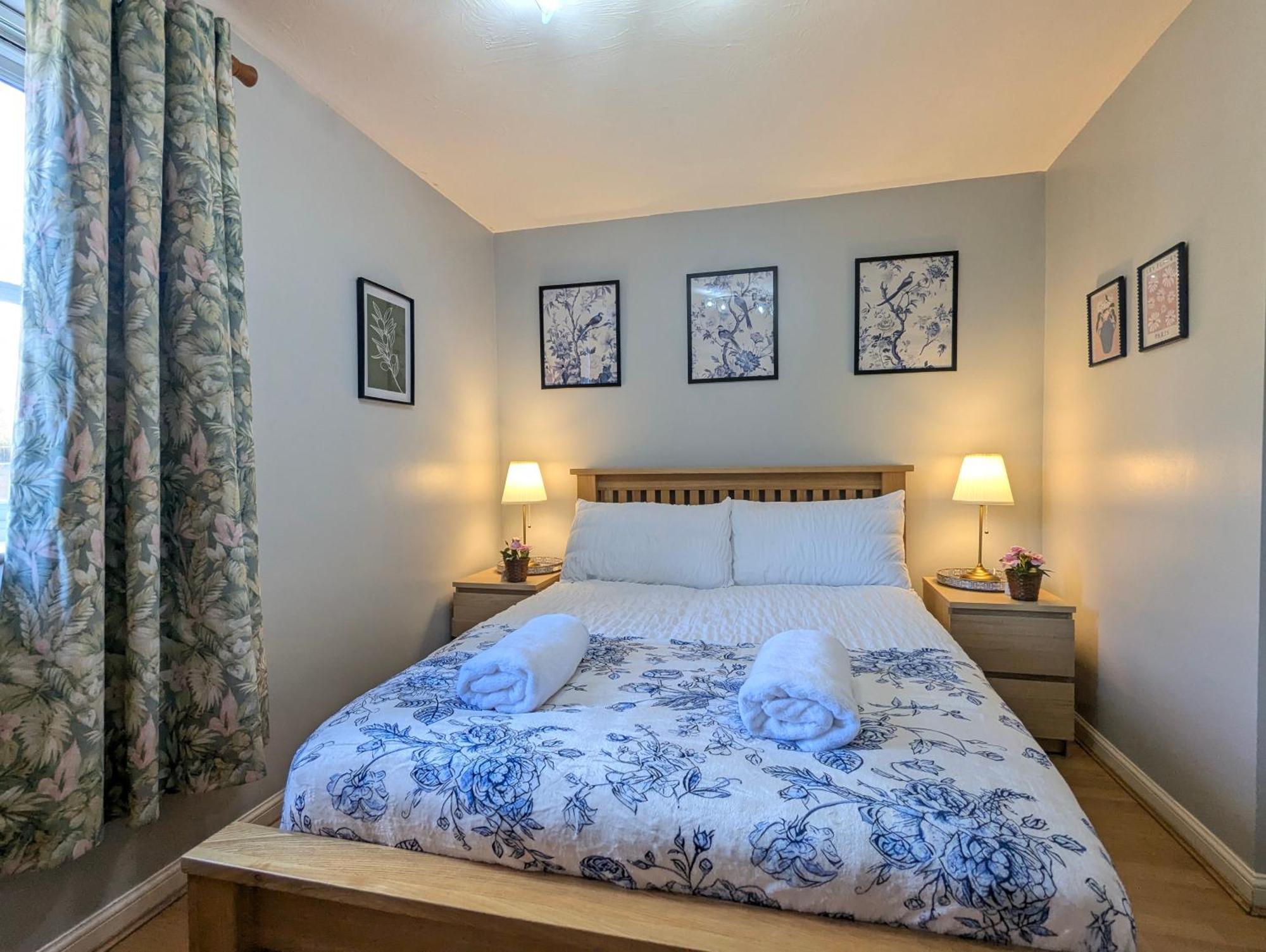 Vintage 2-bed Centre Gem Free Parking Apartment *