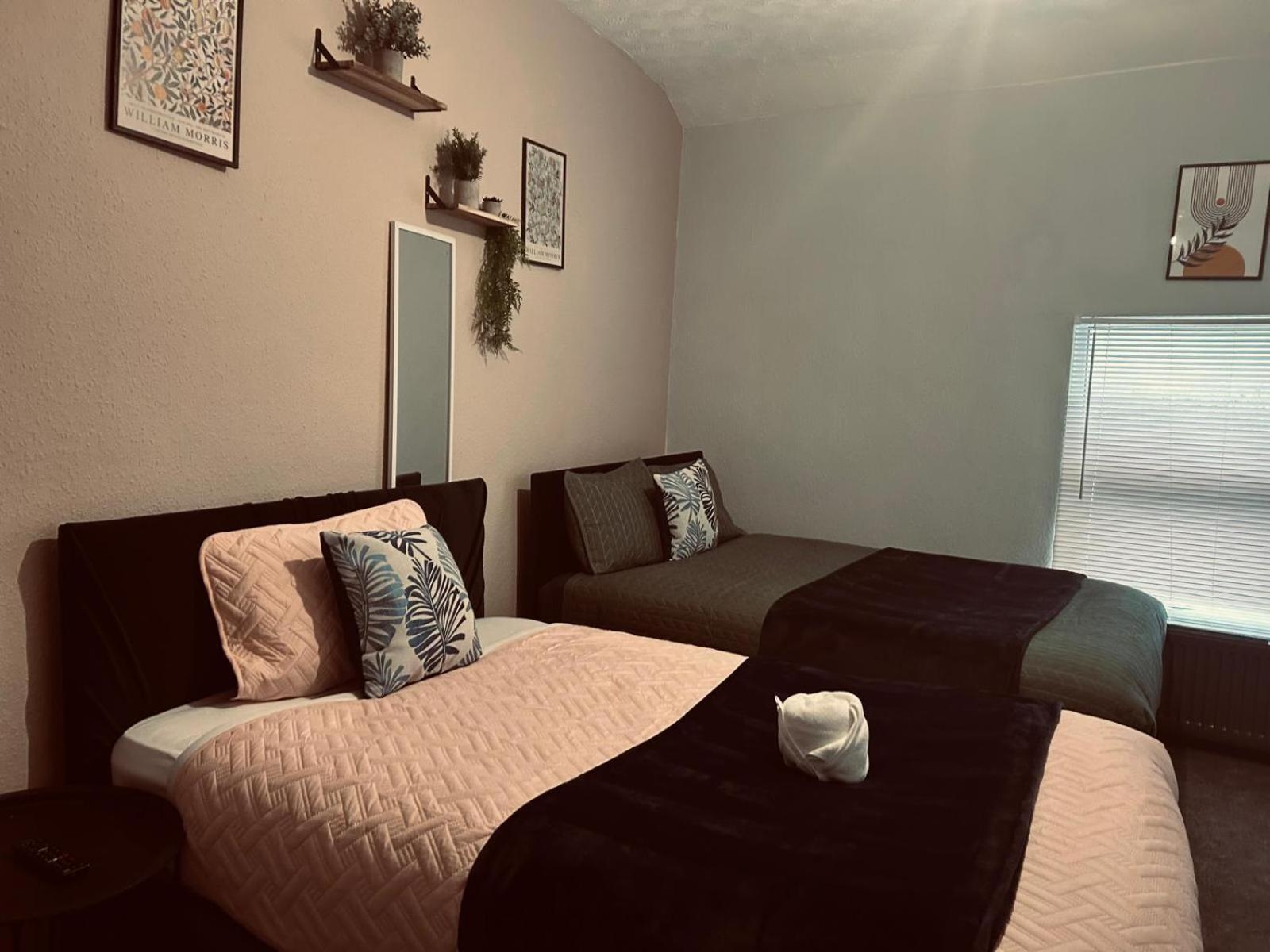 Cozy Large Sized 4 Bedroom Flat *