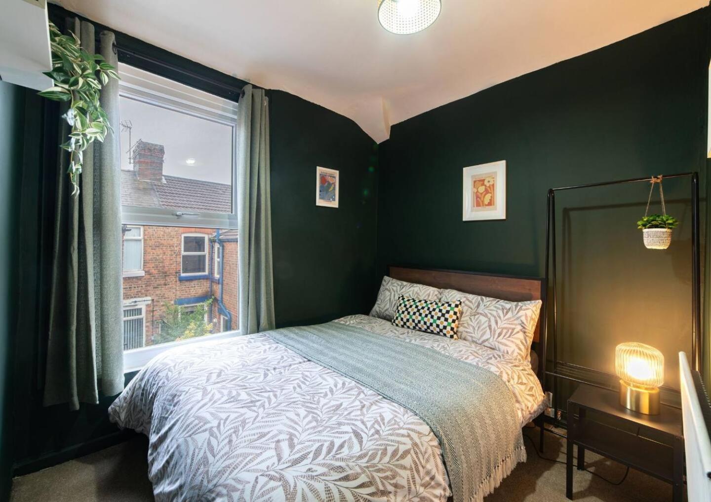 Work-friendly Seftonpenny Lane Free Parking Holiday home *