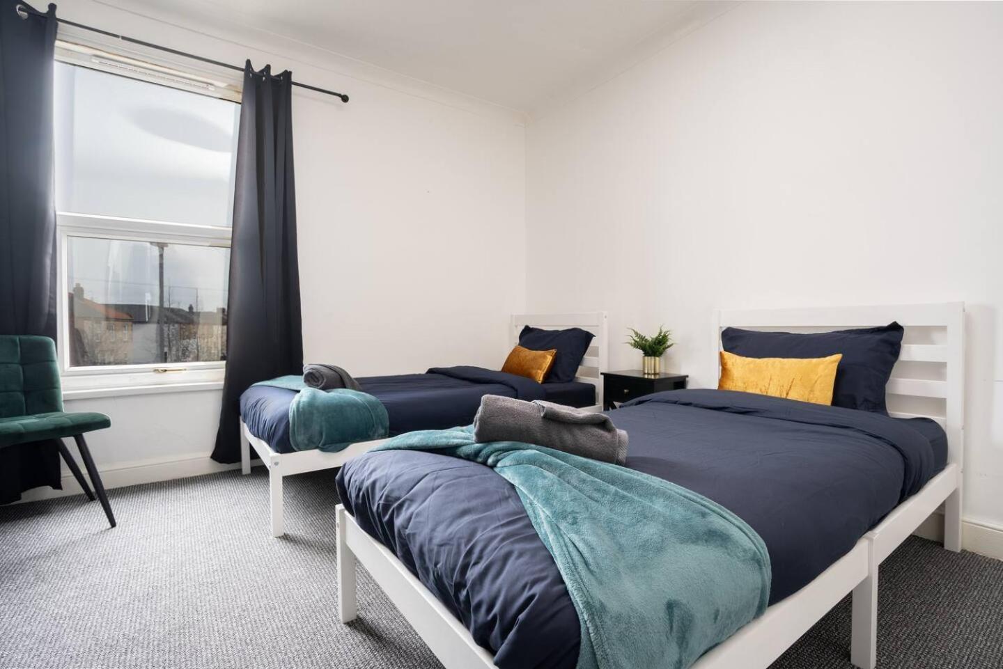 Holiday home Next To Lfc Wm Desk Space Links