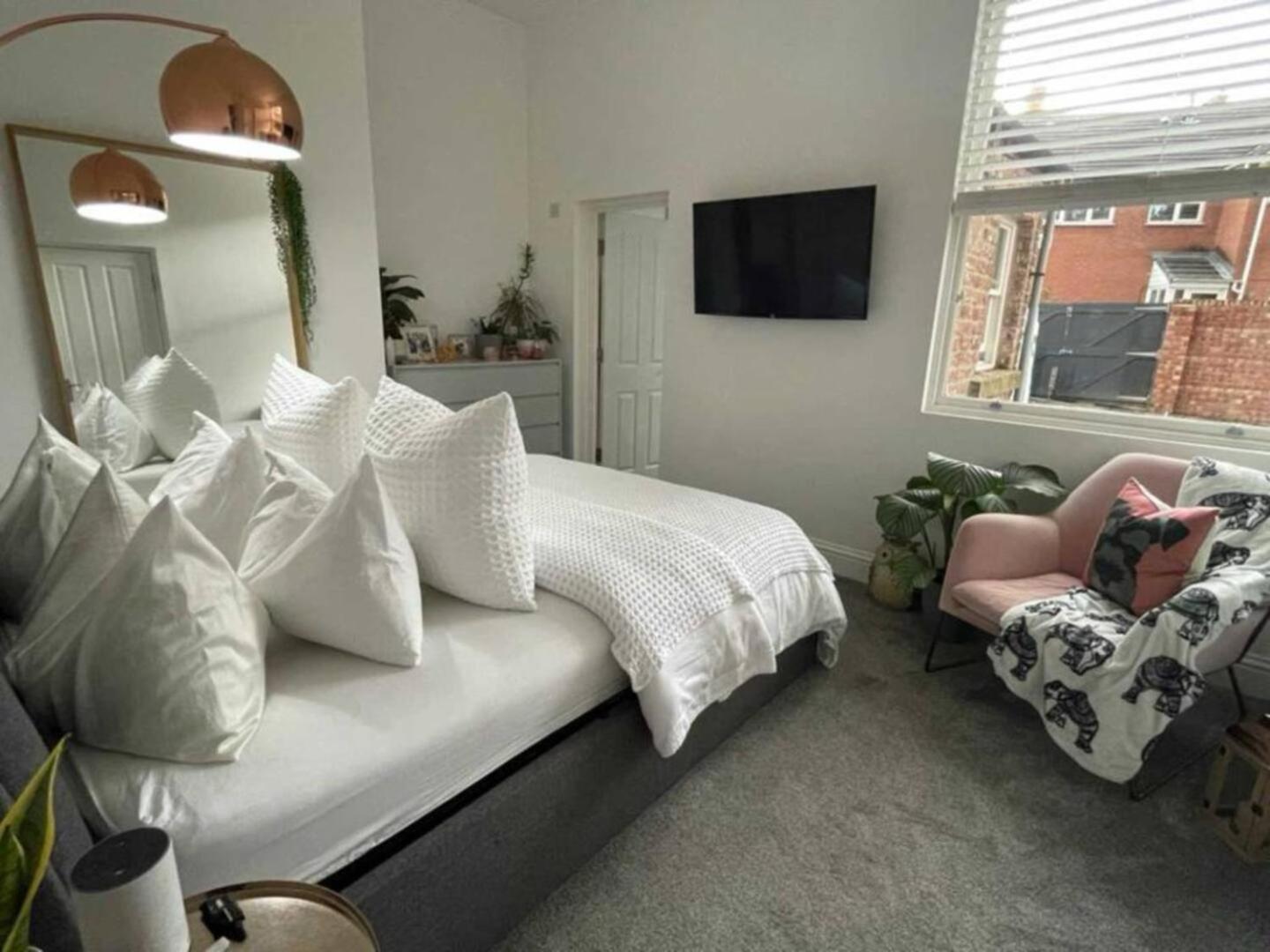 Rare Find! By Sefton Park Off-street Parking *