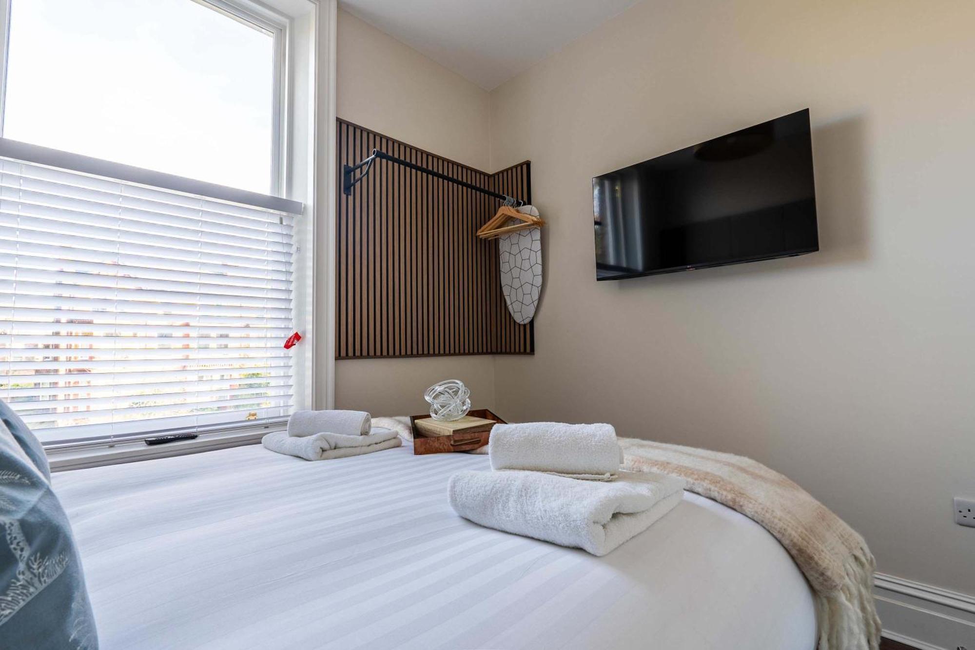 1 Bedroomed In Sleeps 4 *