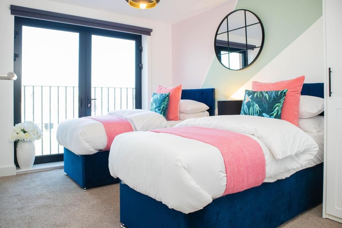 Oriel - - Free Parking - 6 Beds Apartment