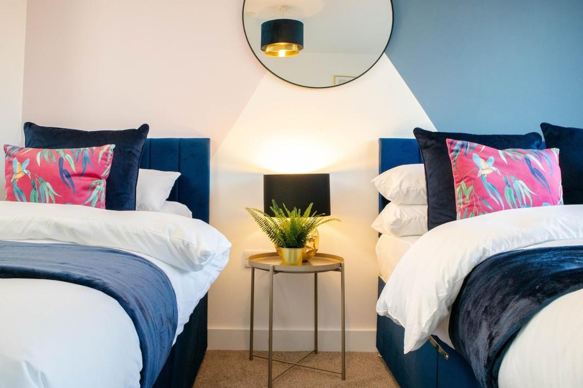 Oriel - - Free Parking - 6 Beds Apartment *