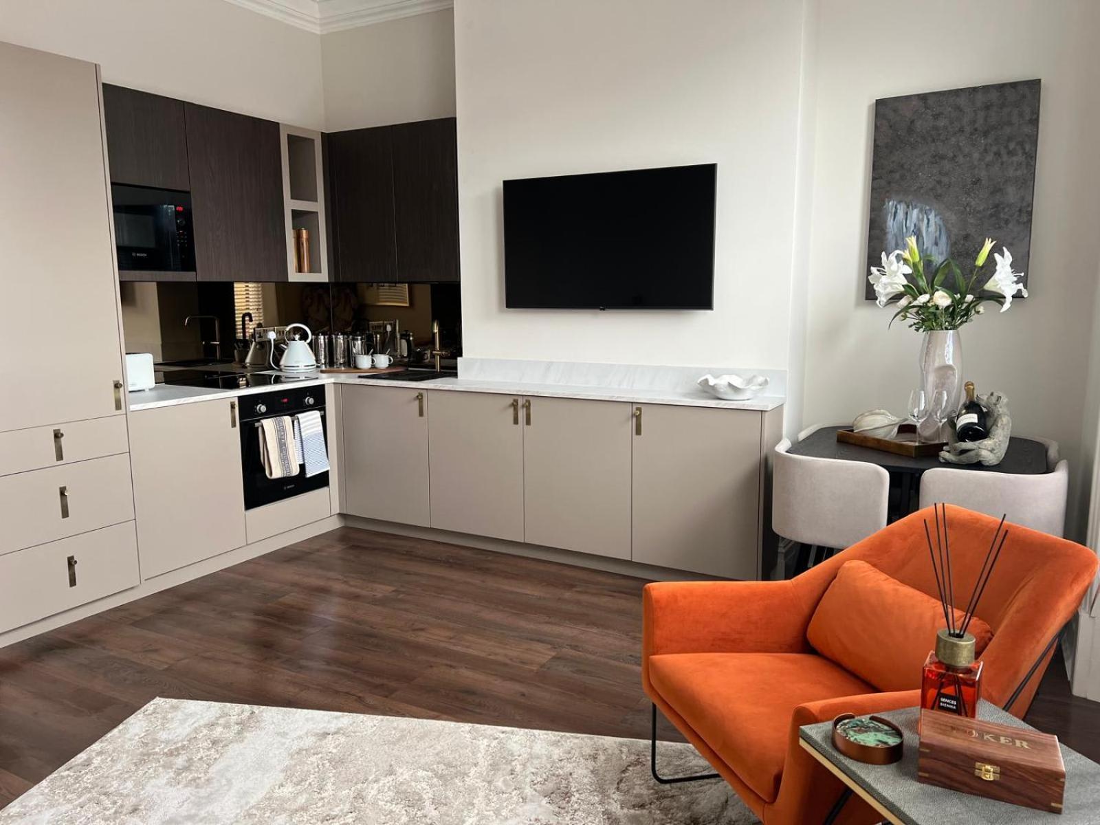 1 Bedroomed In Sleeps 4 *
