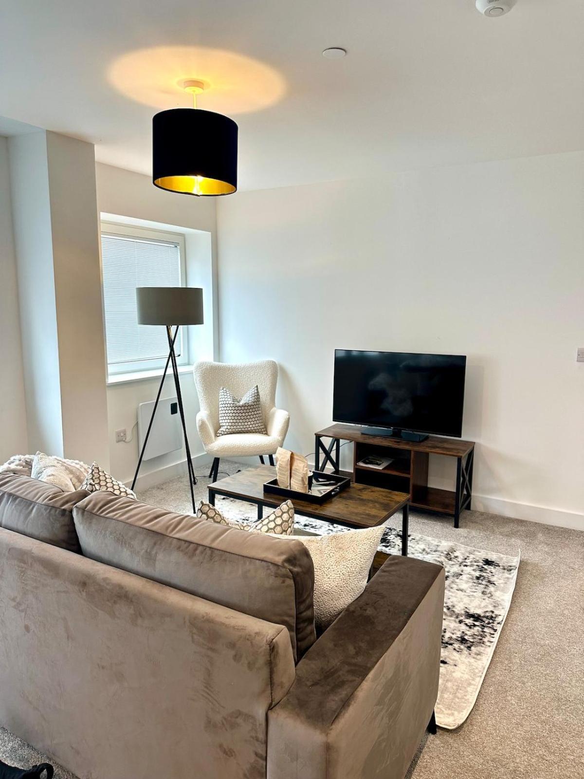 Copper - 2bed Elegance - Free Parking Apartment