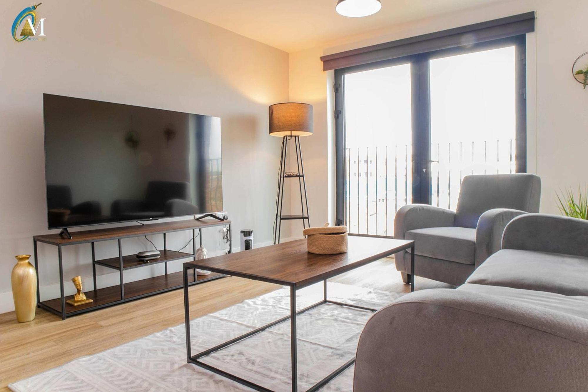 Oriel Blue - - 2bed Apartment *