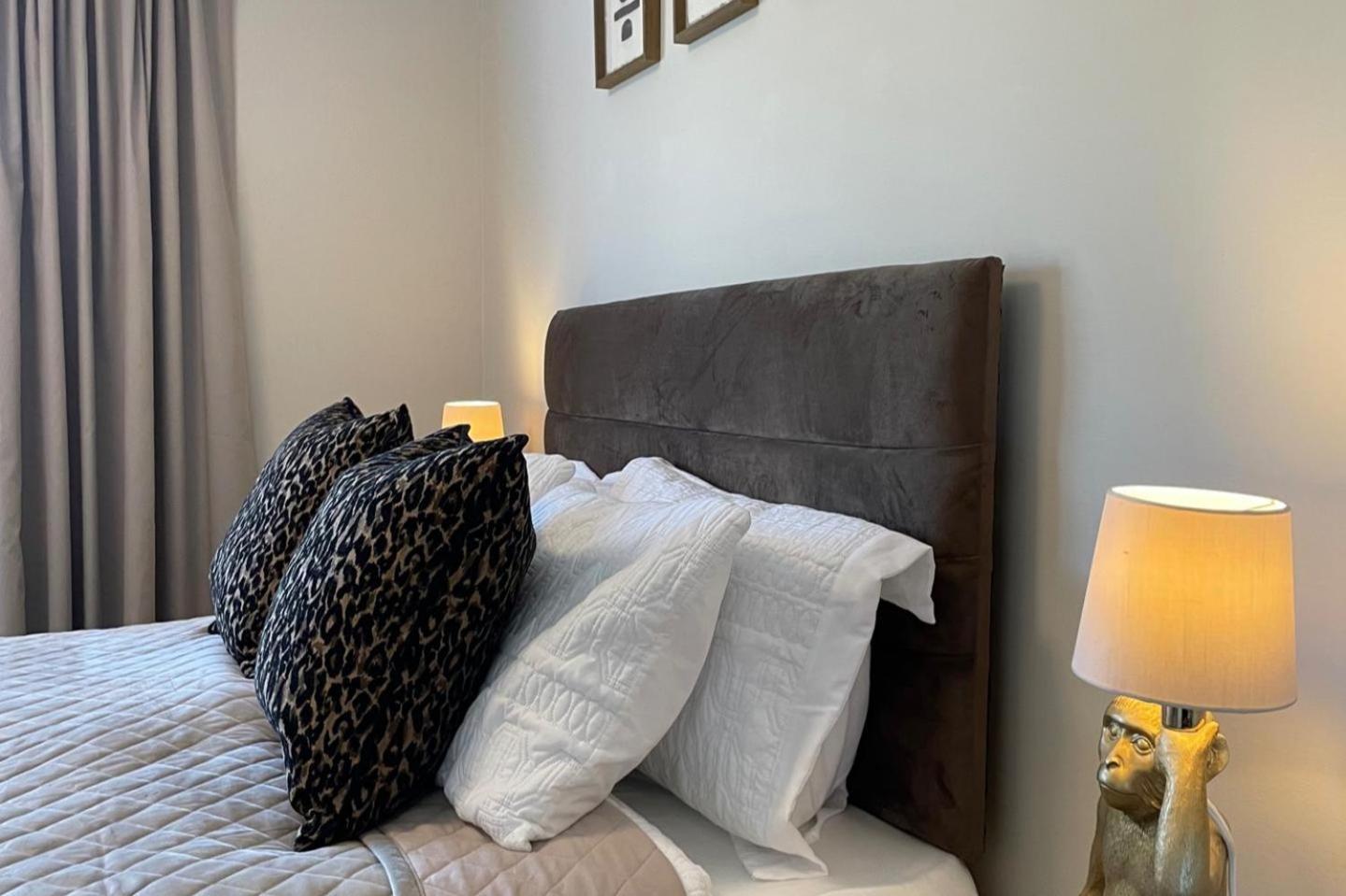 The Dooley 3-beds Sleeps 6 Pet Friendly Holiday home