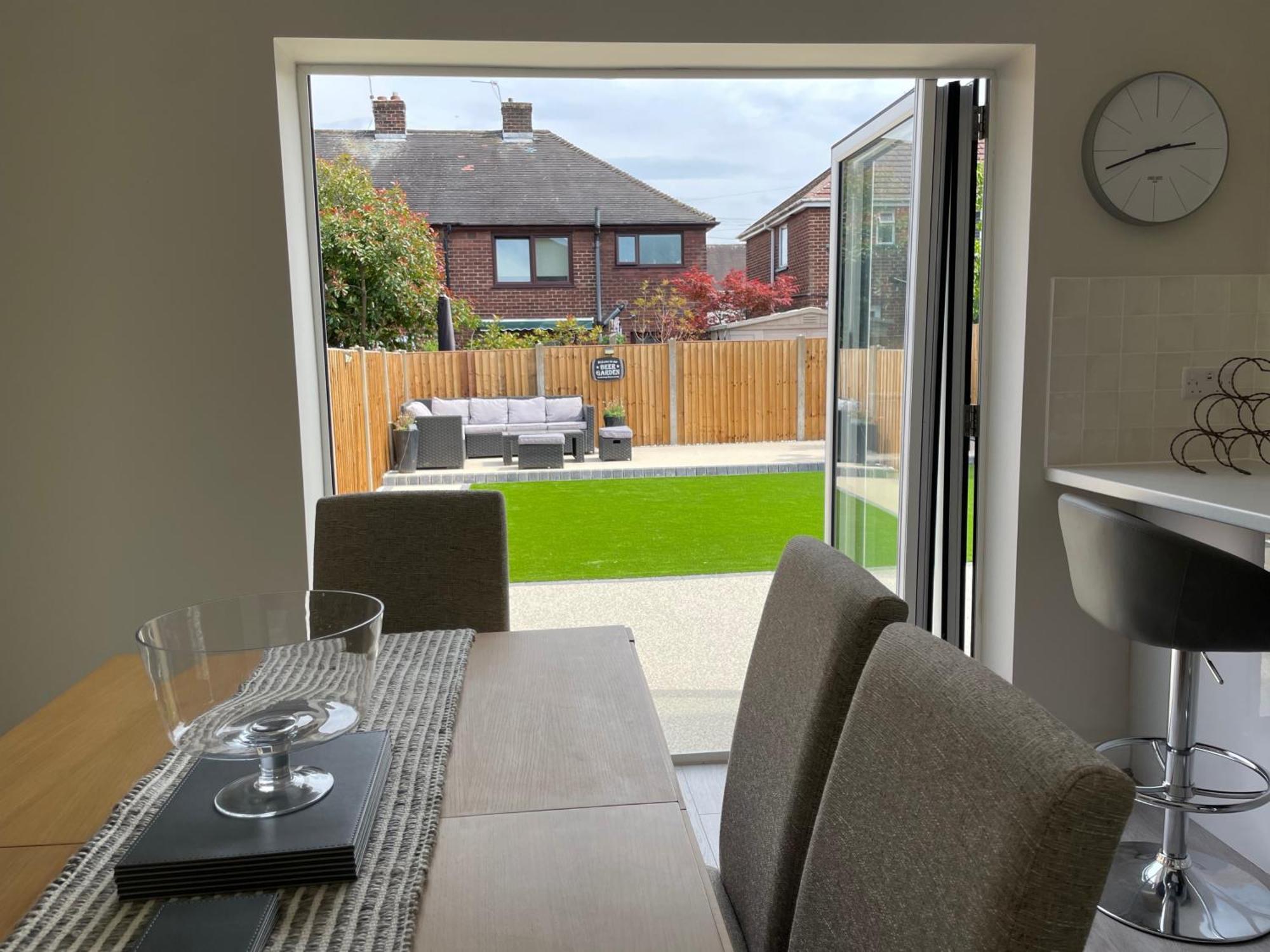 The Dooley 3-beds Sleeps 6 Pet Friendly Holiday home *