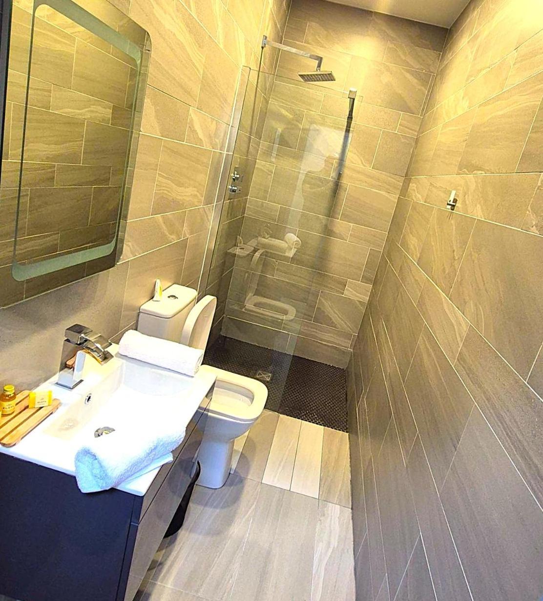 Hotel 105