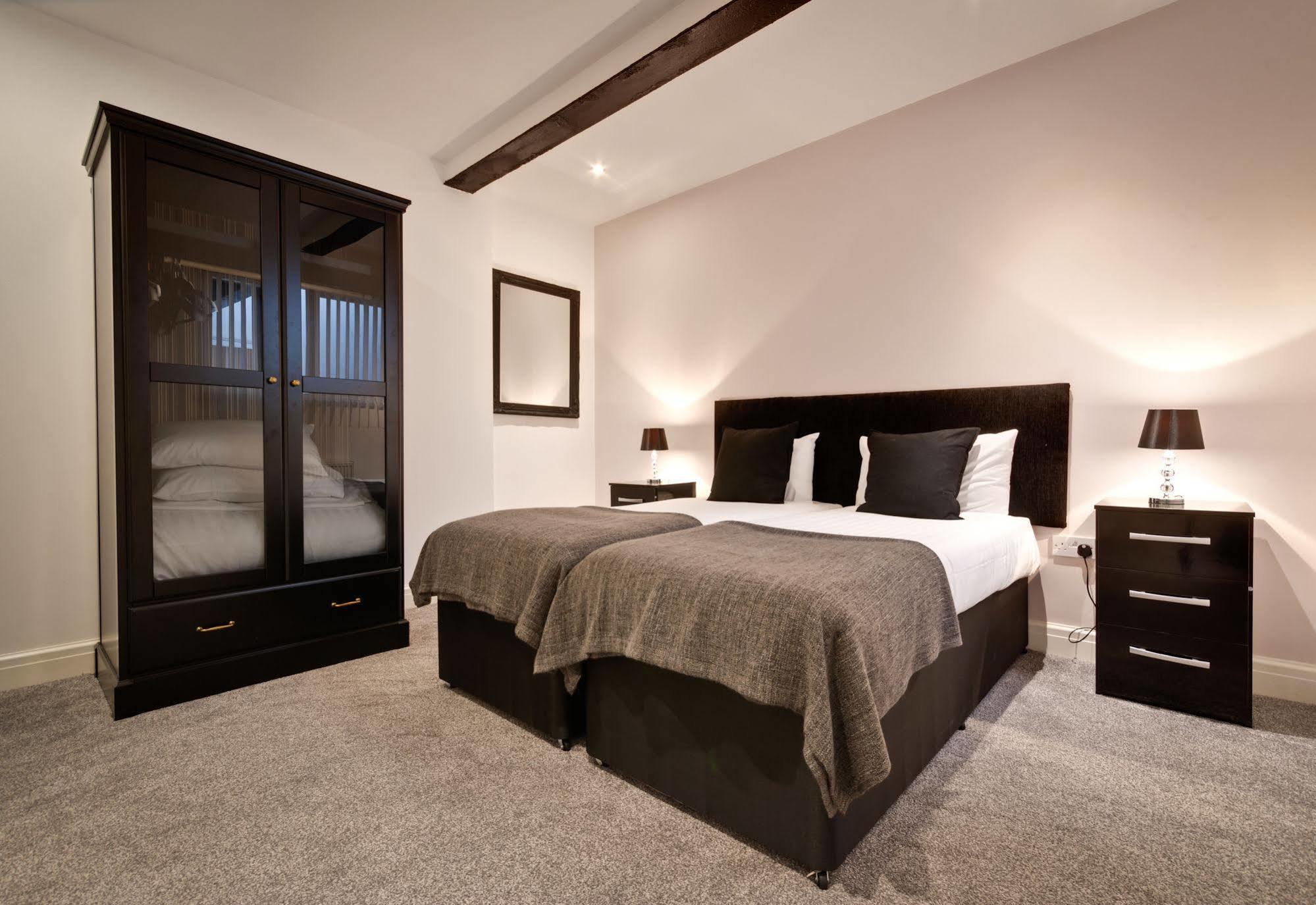 Ware 4* Liverpool
