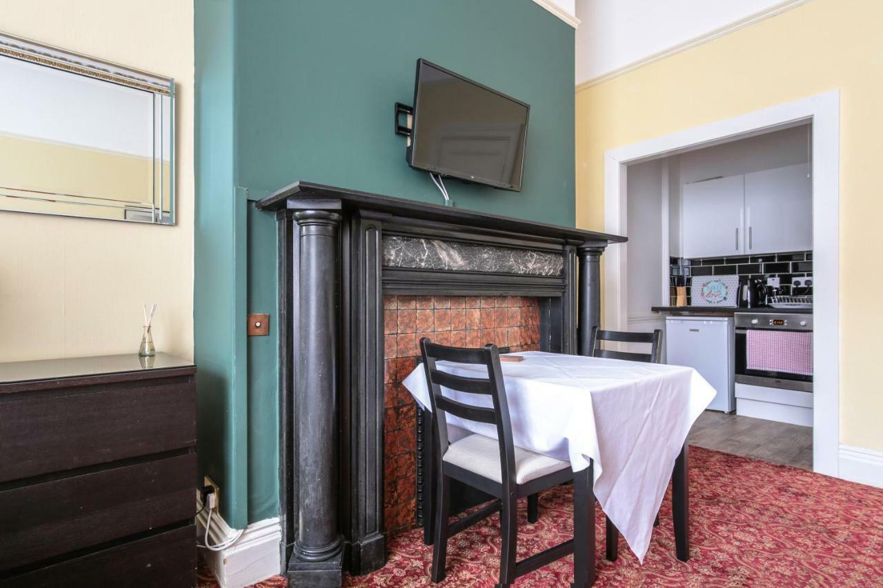 - Rodney Street Apartment *