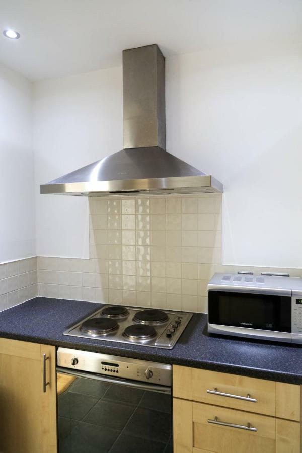 Serviced In Centre - Free Parking - Balcony - By Happy Days