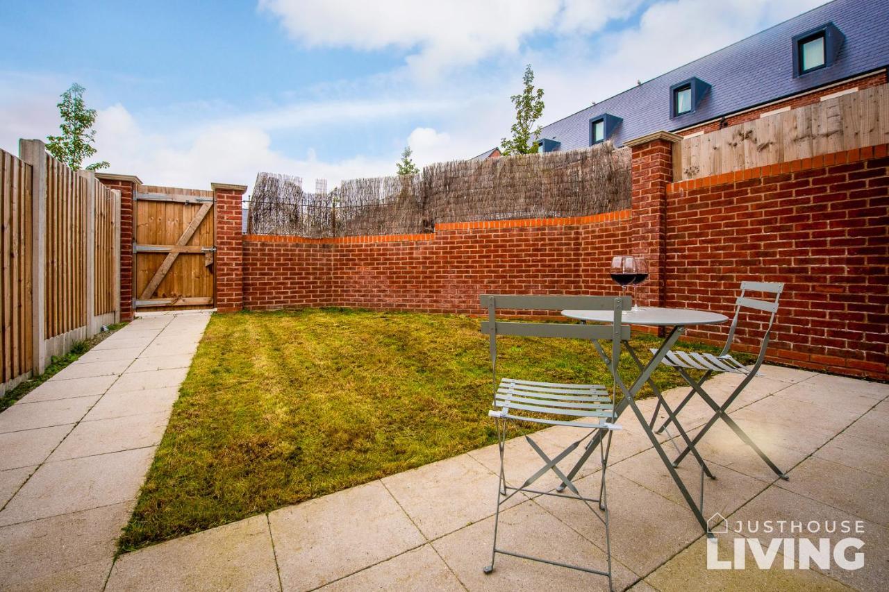 New Spacious Modern Townhouse Free Private Parking Liverpool