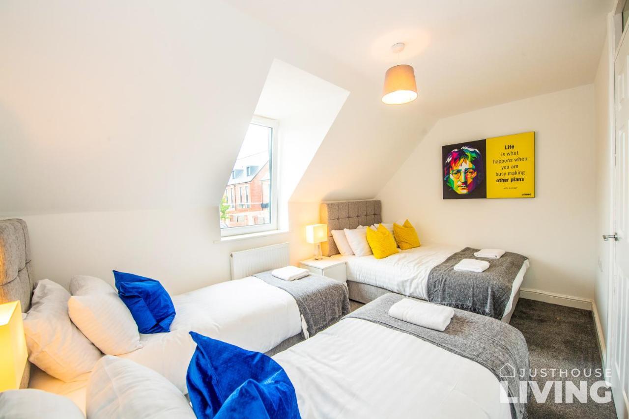 New Spacious Modern Townhouse Free Private Parking * Liverpool