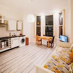 Cosy Apartment In Safe Area