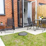 Air Host And Stay - New Build Home With Parking Minutes From Lfc Ref31