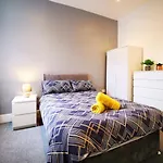 Spacious Townhouse 5 Mins To Liverpool City Centre With Free Parking