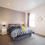 Spacious Townhouse 5 Mins To Liverpool City Centre With Free Parking