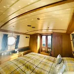 Lovely 2-Bedroom Barge Brunswick Dock Liverpool!