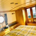 Lovely 2-Bedroom Barge Brunswick Dock Liverpool!