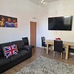 Liverpool City 5 Bed House Sleeps 12