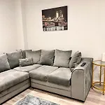 Impeccable 2-Bed Apartment-En-Suite