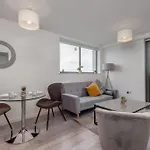 Huge Long Stay Savings! City View Balcony Penthouse