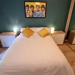 Cosy 2Br Modern Apt With Free Parking