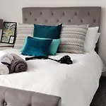 Triple Room With Private Bath Near Lfc Free Street Parking