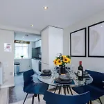 New! Stunning City Centre 2-Bed Apartment In Liverpool By 53 Degrees Property, Ideal For Small Groups, Sleeps 6!