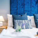 New! Stunning City Centre 2-Bed Apartment In Liverpool By 53 Degrees Property, Ideal For Small Groups, Sleeps 6!