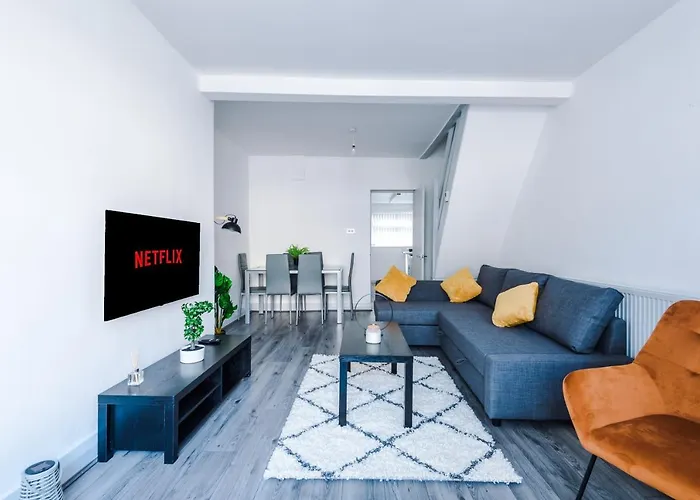 Snug Liverpool Anfield House, Entire Home With Free Wifi & Netflix