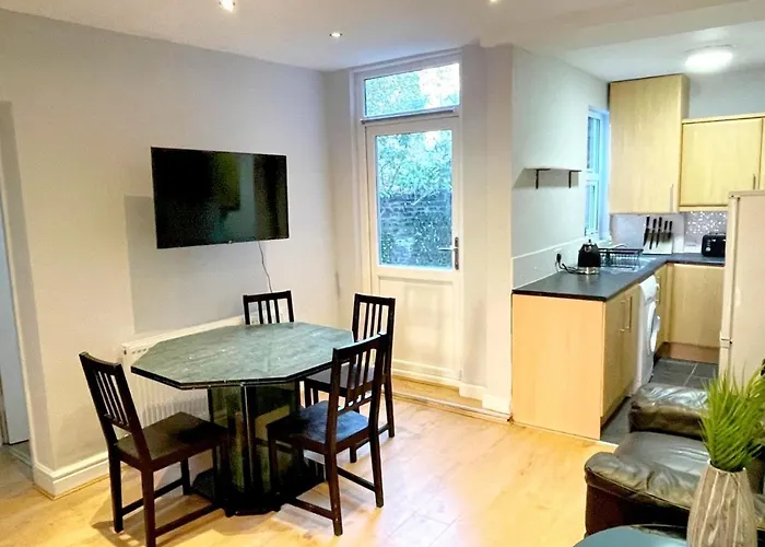 *New* Grant 7 Bed House Steps Away From Stadium