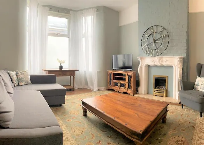 Lovely Victorian House Near Liverpool Centre