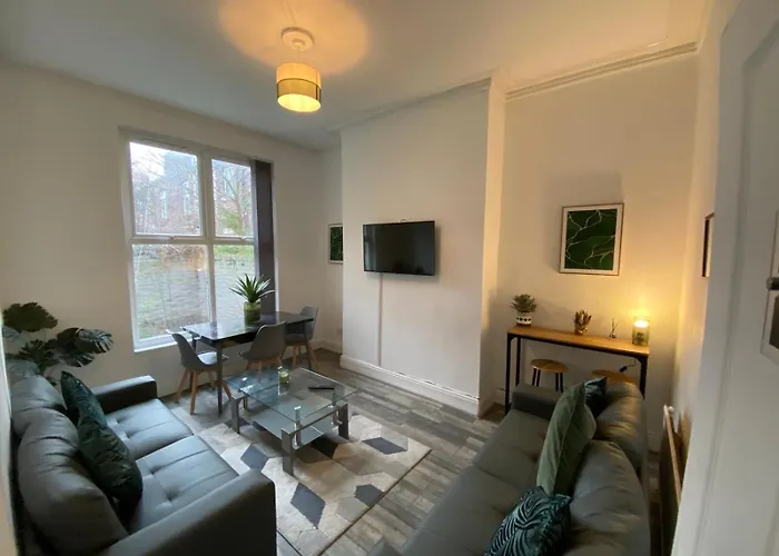 Huge 7 Bed Home For Groups