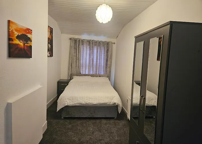 Liverpool Haven, Stylish And Spacious 3-Bedroom Apartment With City Access