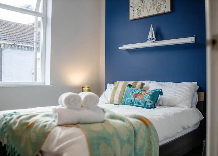 The Shamrock Stadium Side Retreat - Spacious House - Free Parking