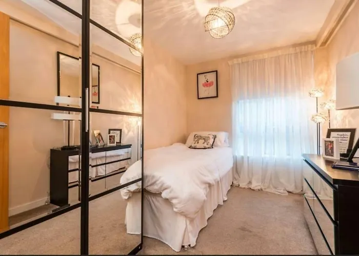 Flat 6, First Floor, Manhattan Place - Liverpool City Centre
