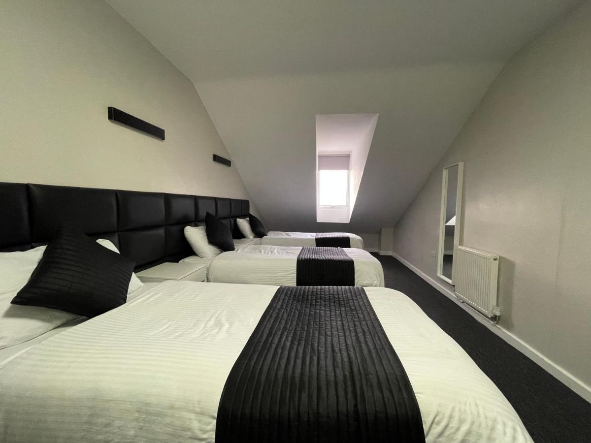 Aparthotel Mays Apartments: Centre Convenience With Free Parking 3*